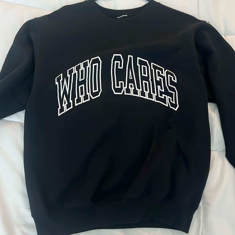 Black Crew Neck Sweatshirt logo "WHO CARES"